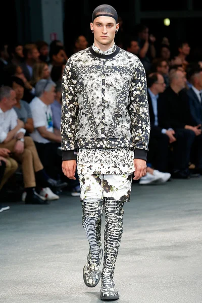 Look 45